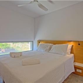 5 bedroom luxury villa with infinity pool, sea views and tennis court near Chania, sleeps 10